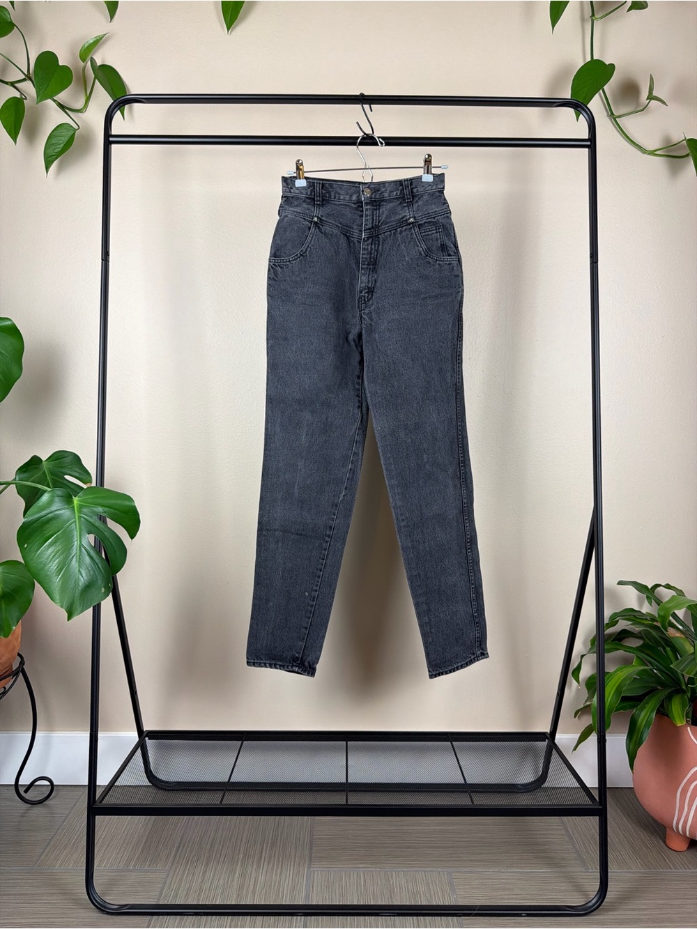 Vintage Seattle Blues High-Rise Women's Black Jeans — Classic Straight Fit